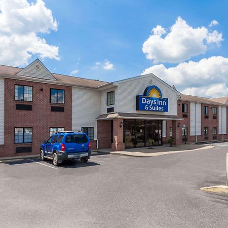 Days Inn & Suites By Wyndham Cambridge Dış mekan fotoğraf