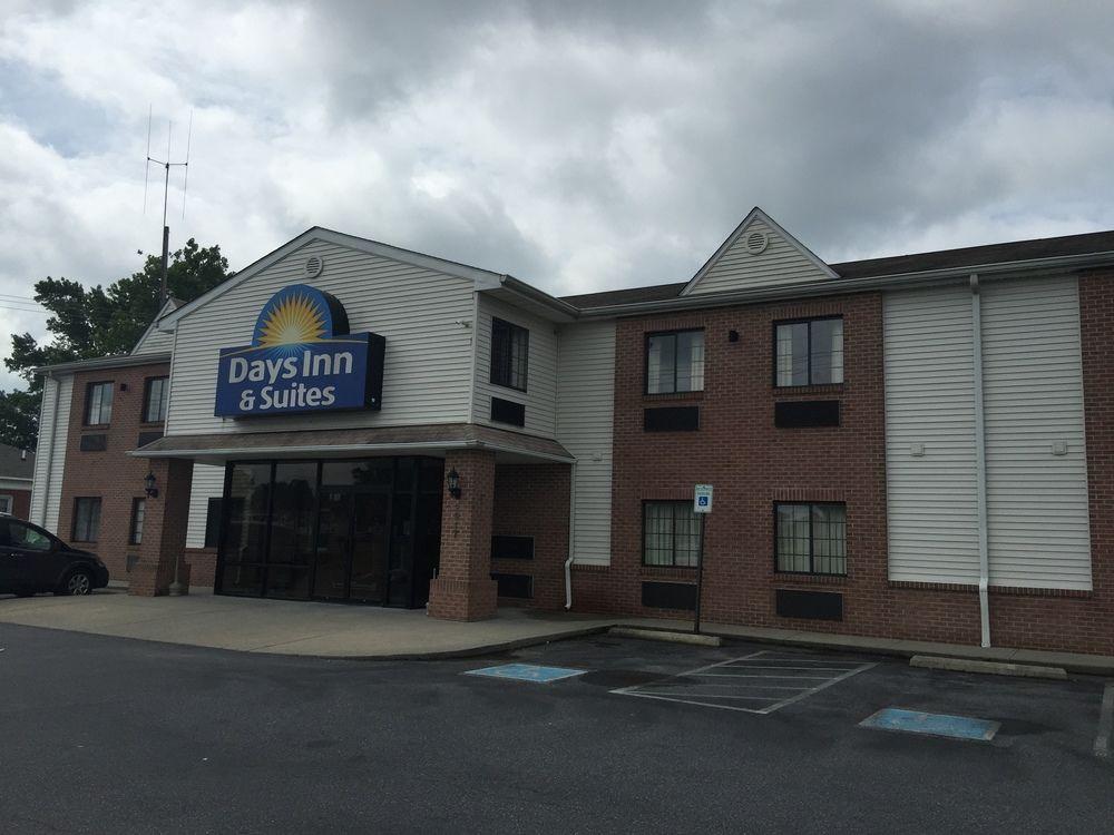 Days Inn & Suites By Wyndham Cambridge Dış mekan fotoğraf