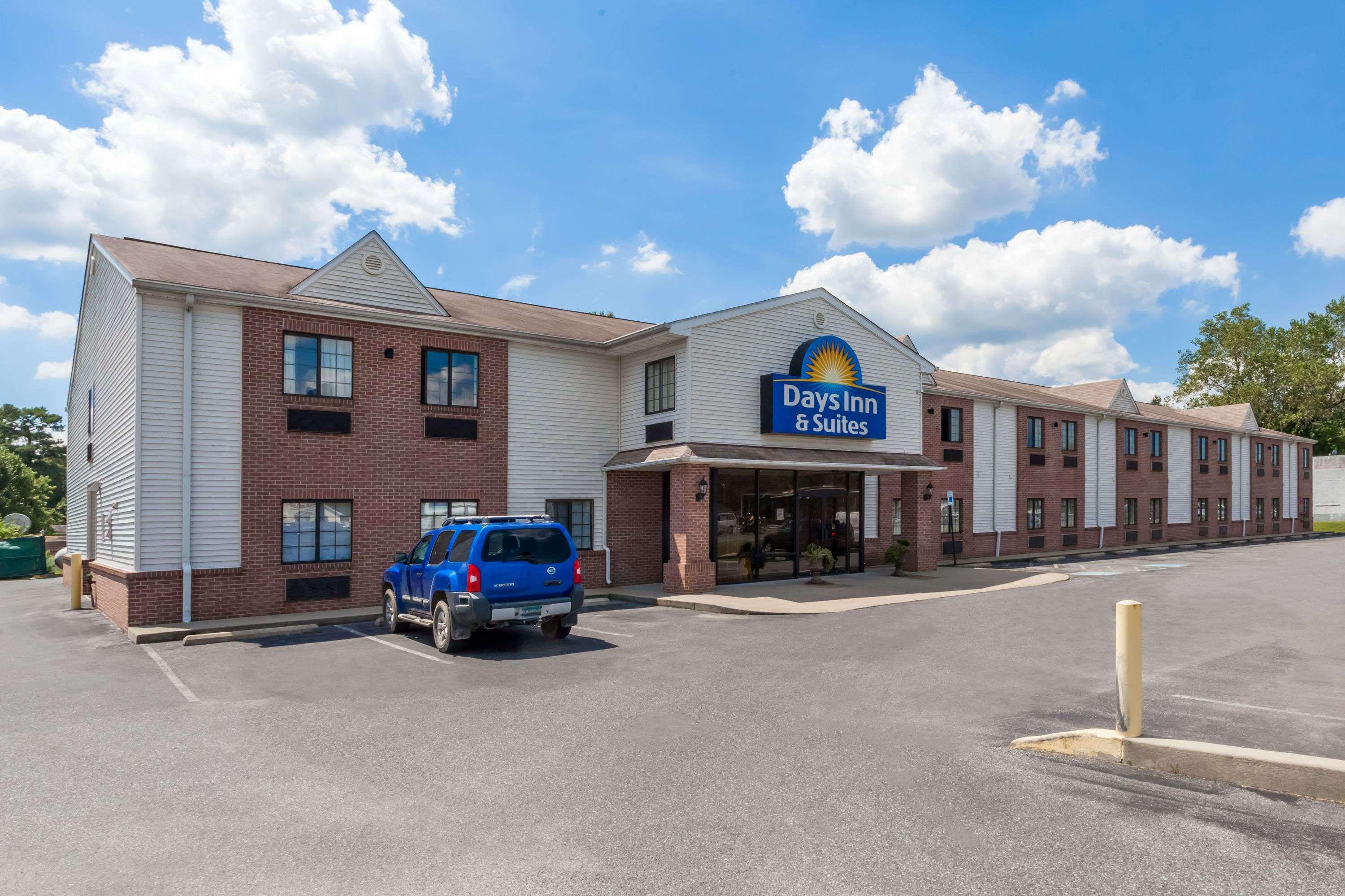 Days Inn & Suites By Wyndham Cambridge Dış mekan fotoğraf