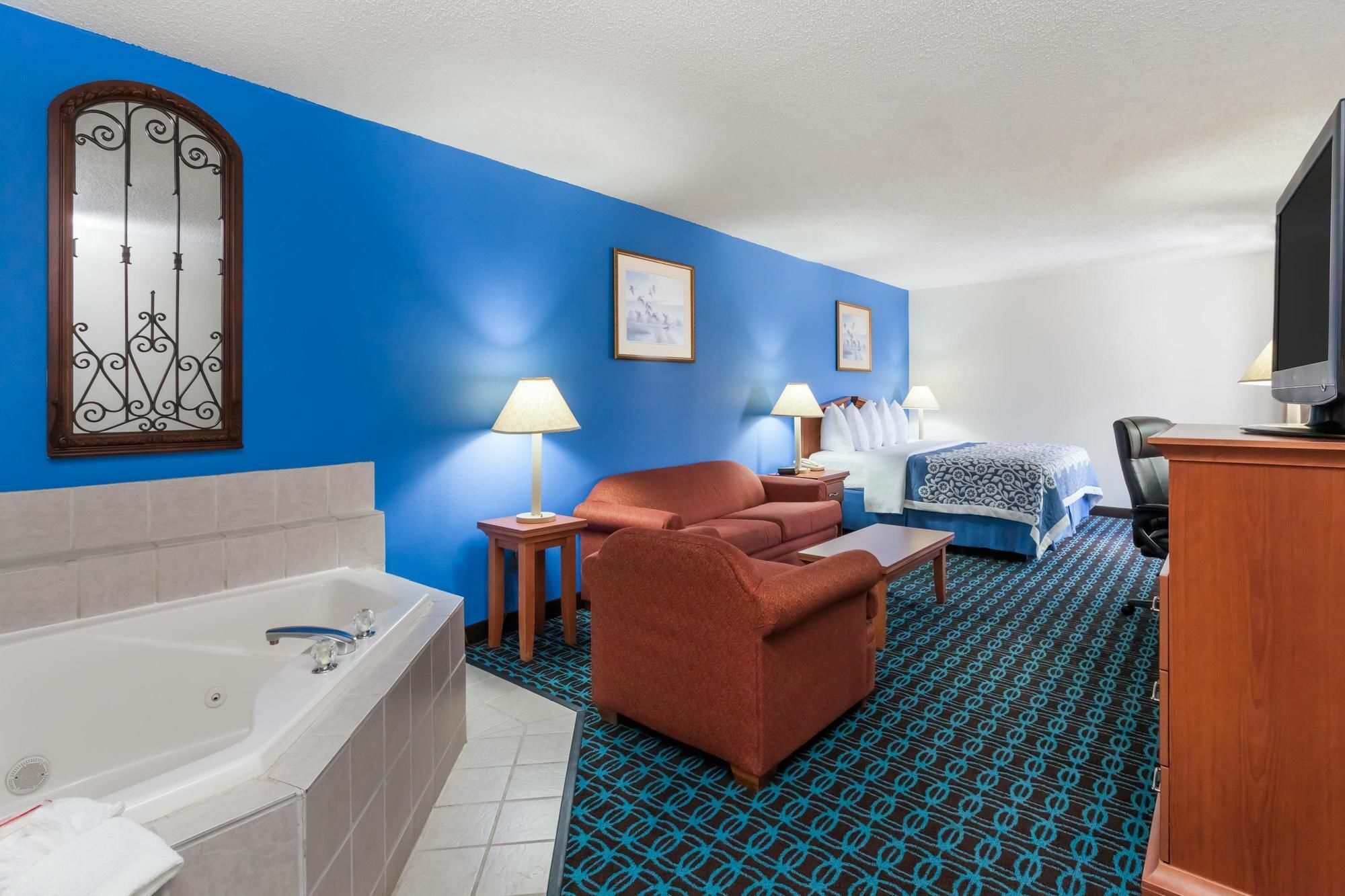 Days Inn & Suites By Wyndham Cambridge Dış mekan fotoğraf