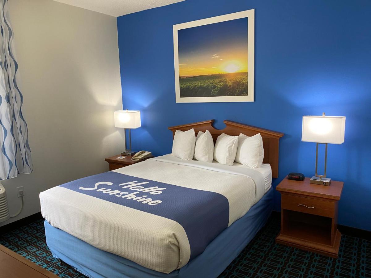 Days Inn & Suites By Wyndham Cambridge Dış mekan fotoğraf